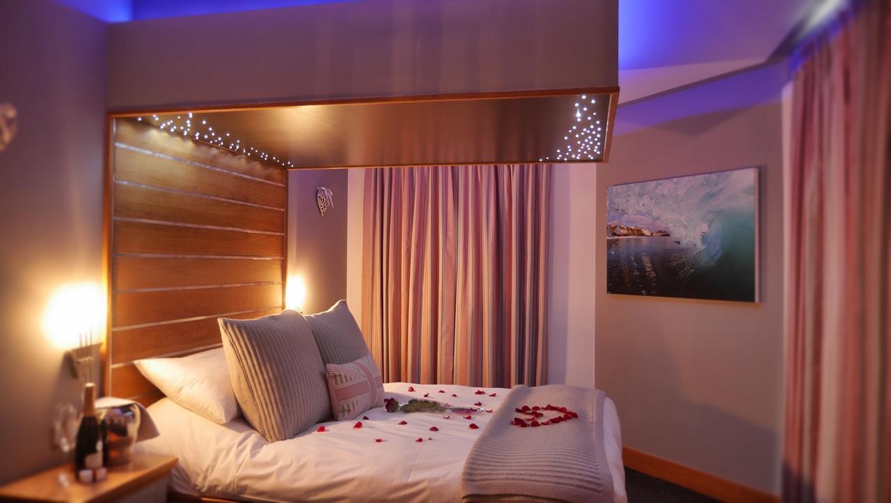 The Oceanic Luxury Aparthotel Falmouth Eksteriør billede